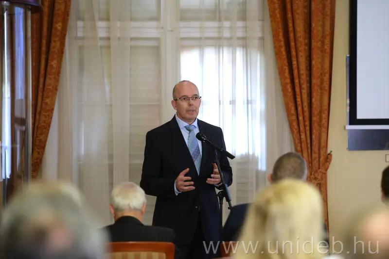 Az intézet jelenlegi igazgatója, Virág László is elmondta az OVI-ba kerülésének történetét. Virág László